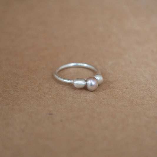 Alikeness Ring with pearls